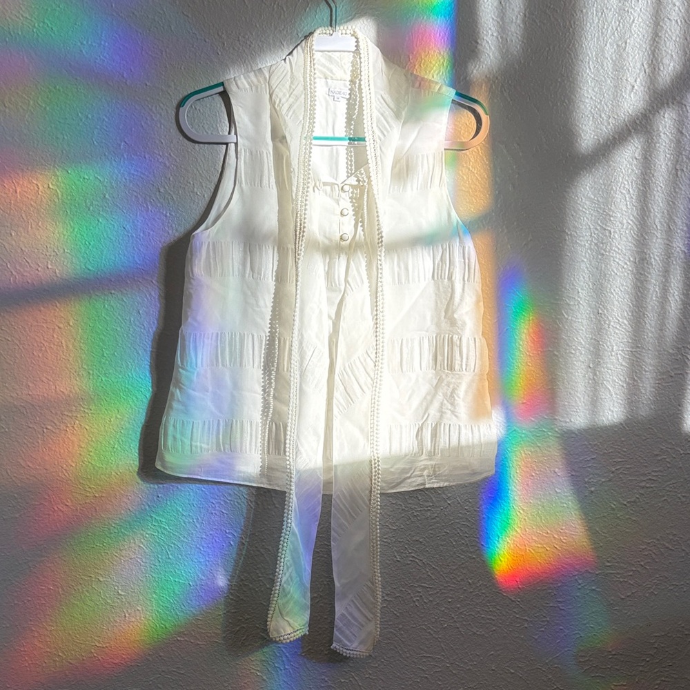 White blouse with Tie